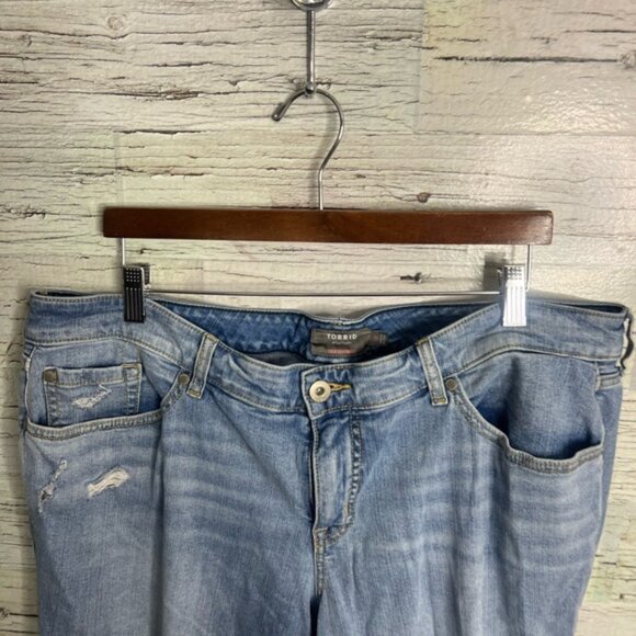 Torrid Distressed Cropped Boyfriend Jeans 18 - Picture 3 of 4